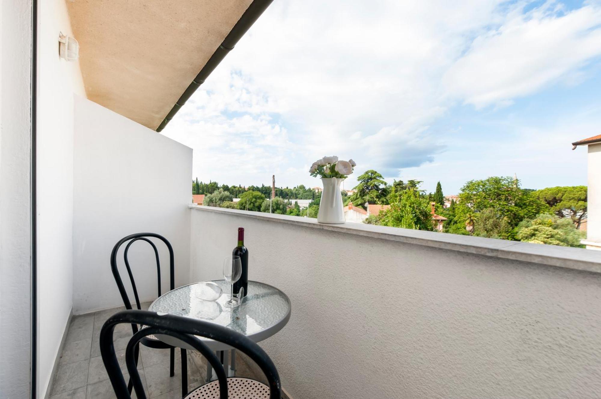 Luna Tsuki Two Aparthotel Rovinj Buitenkant foto