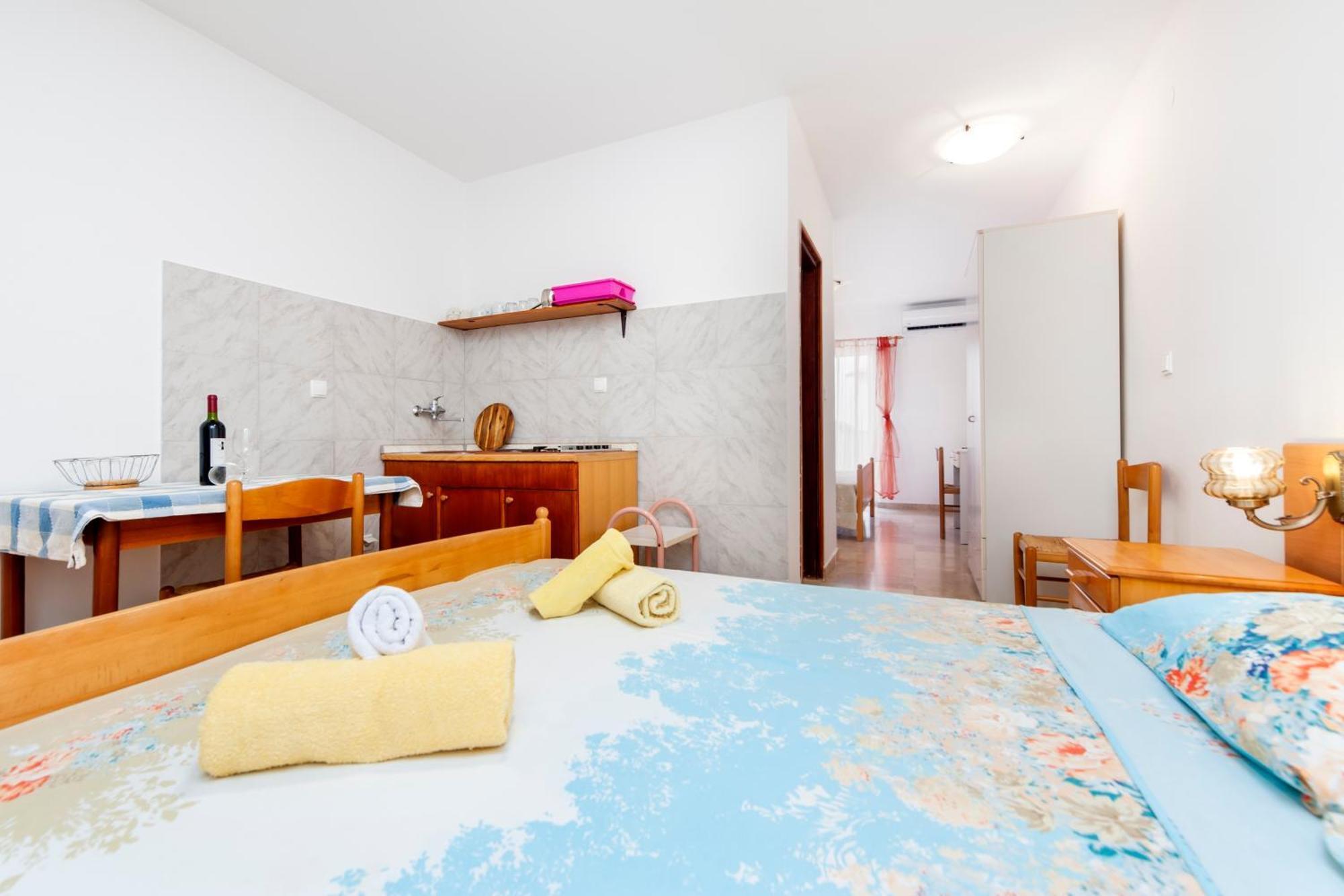 Luna Tsuki Two Aparthotel Rovinj Buitenkant foto